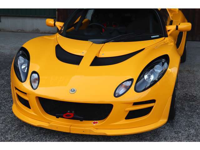 MAXパワー220ps/8，000rpm、MAXトルク210Nm/5，000rpmを発揮。（カタログ値）