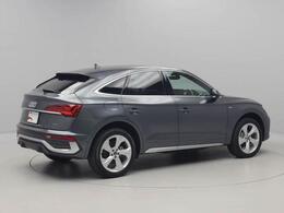 quattro（4WD）で雪道や滑りやすい道路はもちろんのこと日常の運転シーンでも安心と安全、さらにスポーティーなドライビング体験を提供します