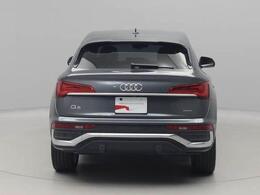 全周囲カメラ付き電動リヤゲートも装備。便利で駐車も安心