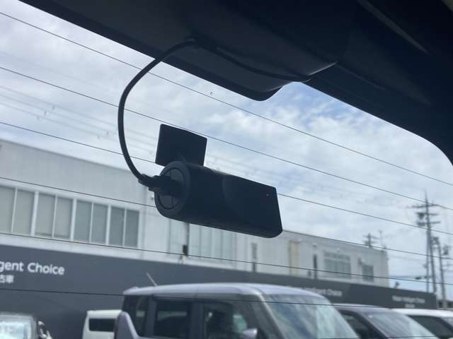 リヤにも後付けですが、ドラレコついてます