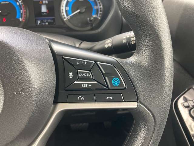 日産の先進技術プロパイロット搭載！　自動車専用道路で車間距離とハンドル支援をしてくれます♪