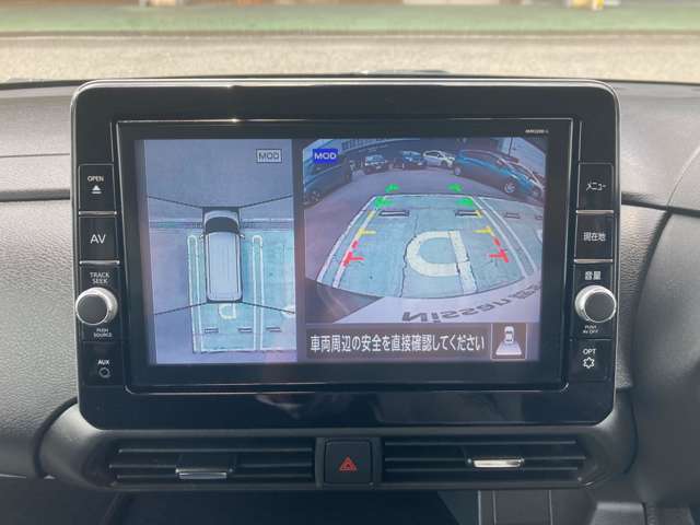 駐車時はナビゲーションでアラウンドビューモニターを見ることができ、安心して後ろを把握することが出来ます。