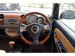 ステアリングスイッチ装備で運転中でも手を放さずに操作できますね☆