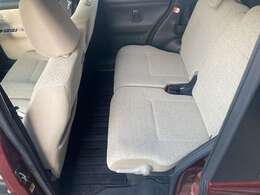 【車内清掃】お客様に気持ちよく見て頂けるよう展示車両は常に綺麗に仕上げております！