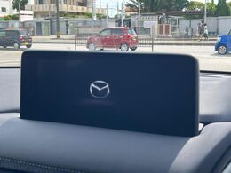 【メーカー純正ナビ】インテリアに溶け込むスタイリッシュな「専用設計」メーカーナビを装備♪視認性や操作性など基本性能にも優れ、より上質なカーライフをお楽しみいただけます。