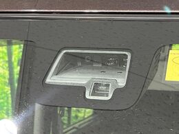 【スズキ　セーフティサポート】走行中に前方の車両等を認識し、衝突しそうな時は警報とブレーキで衝突回避と被害軽減をアシスト。より安全にドライブをお楽しみいただけます。