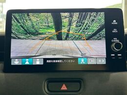 【バックカメラ】駐車時に後方がリアルタイム映像で確認できます。大型商業施設や立体駐車場での駐車時や、夜間のバック時に大活躍！運転スキルに関わらず、今や必須となった装備のひとつです！