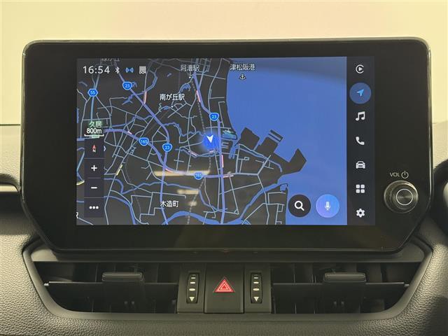【10.5型ディスプレイオーディオplus】ラジオはもちろん、BluetoothオーディオやTV、Apple CarPlayやAndroidAutoなど多彩な機能を備えます。ナビゲーション機能も搭載。