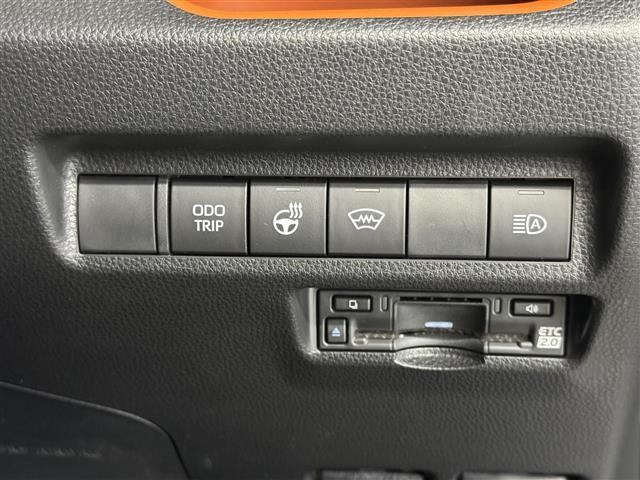 【ビルトインETC2.0】ETCが生まれ変わり、高速道路と車が情報を連携。渋滞の迂回ルートを教えてくれたり、災害時の適切な誘導をしてくれたりと、多彩な情報サービスでさらなる快適なドライブを提供します。