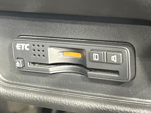 【ETC】高速道路の料金所をストレスなく通過！話題のスポットやサービスエリアに多い「スマートIC」利用時は必須のアイテムです。当店でセットアップを実施、ご納車当日からすぐにご利用いただけます！