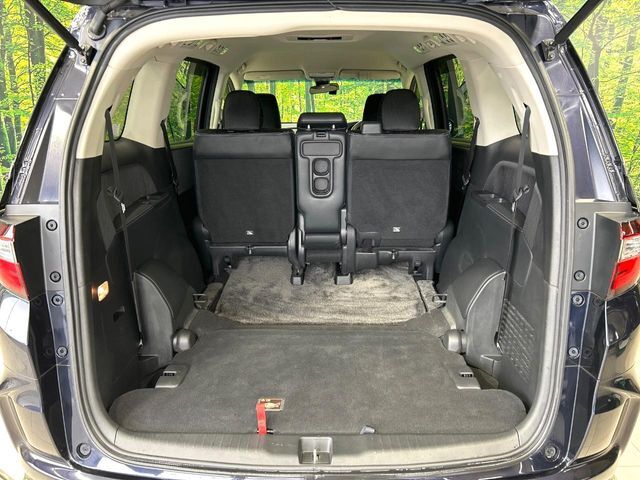 普段のお買い物や通勤、送迎等に十分な荷室スペースを確保しております。セカンドシートを倒すと、大きな荷物の積載も可能です♪