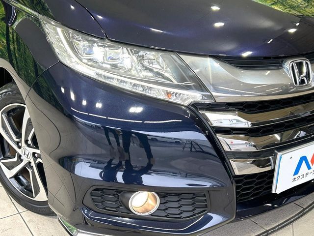 【LEDヘッドライト】悪天候や夜間走行時も良好な視界を確保し安心して運転できる高輝度LEDヘッドライトを装備！点灯速度が早く、消費電力も抑えられています。
