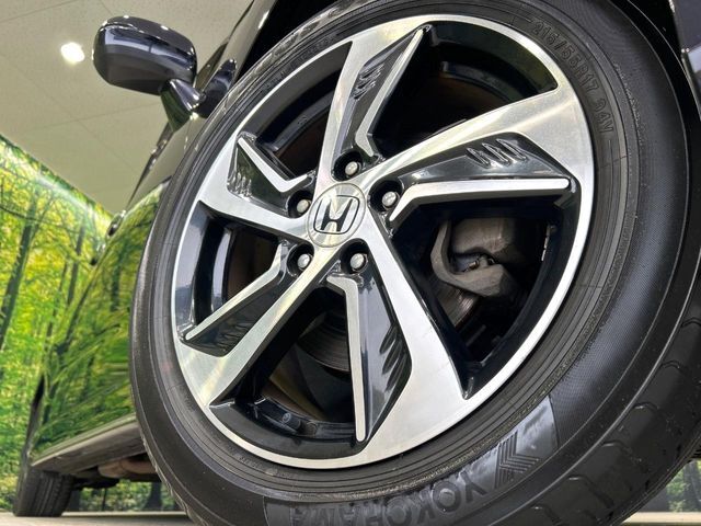 【純正17インチアルミホイール】外観にマッチした純正アルミホイールを装着しております。各種社外アルミホイールや、スタッドレスタイヤも取扱いしております。是非ご相談ください♪