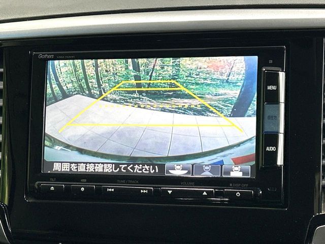 【バックカメラ】駐車時に後方がリアルタイム映像で確認できます。大型商業施設や立体駐車場での駐車時や、夜間のバック時に大活躍！運転スキルに関わらず、今や必須となった装備のひとつです！