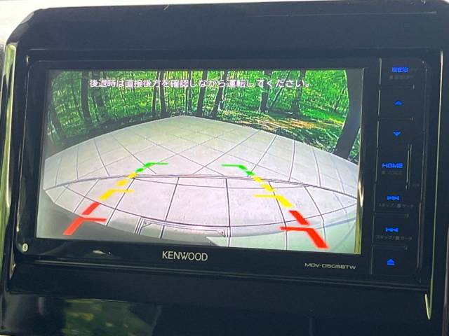 【バックカメラ】駐車時に後方がリアルタイム映像で確認できます。大型商業施設や立体駐車場での駐車時や、夜間のバック時に大活躍！運転スキルに関わらず、今や必須となった装備のひとつです！