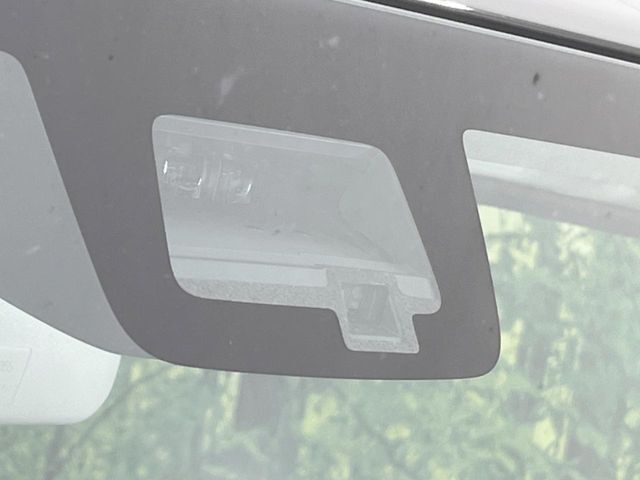 【スズキ　セーフティサポート】走行中に前方の車両等を認識し、衝突しそうな時は警報とブレーキで衝突回避と被害軽減をアシスト。より安全にドライブをお楽しみいただけます。