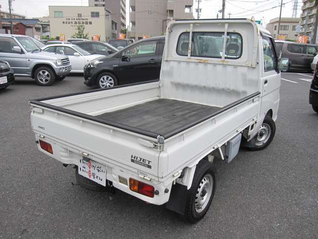 エンジン、ミッションなど金額の大きな箇所も無料修理♪代車もご用意！☆自社保証☆安心3ヶ月間の無料保証付。カーセンサーアフター保証も有り☆1年～2年更新保証もご用意有ります。輸入車は1年保証～有償のみです。