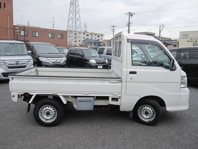総額金額の中には車検2年（自社整備付）、無料保証もすべて含んでおります！ご安心ください！おまかせください！お気軽にご相談ください。直通TEL052-619-6662