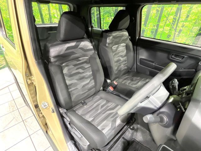 運転席シート廻りは使用感も少なく、良好な状態となっています。丁寧に使われていたことがよくわかりますね。