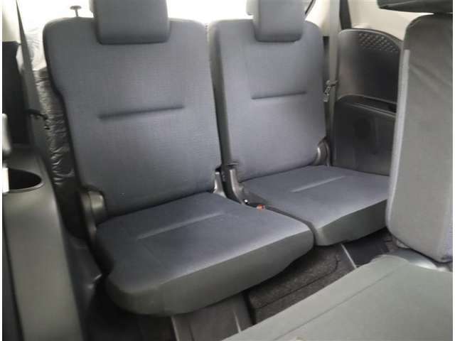 3列目は2人掛けの7人乗り