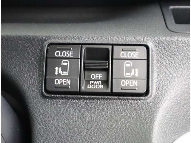 当社では、近隣2府4県（大阪・兵庫・京都・奈良・滋賀・和歌山）の方で、ご来店により現車の確認、お引渡しができるお客様に販売を限らせて頂きます。また転売・輸出目的、業者様への販売は行っておりません。