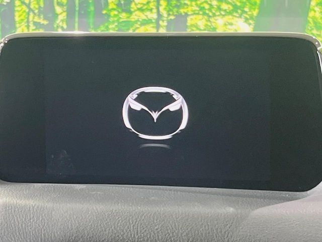 【マツダコネクトナビ】車内の雰囲気にマッチした一体型タイプのナビ。各種車輌設定やBluetooth再生等、様々な機能が楽しめます。直感的なダイヤル操作が可能で、使い勝手も良好です。