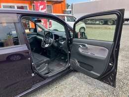 パワーウィンドウ付き☆運転席で全部の窓を開閉することが可能！！快適にドライブをお楽しみいただけます☆