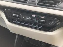 ワイドな視界を確保して、運転しやすいインパネデザインです。各種操作類は適切な位置にあり疲労を軽減します【国道152号線（飛龍街道）沿い】　営業時間10時?18時30分　【　定休日　火曜日　第3水曜日】