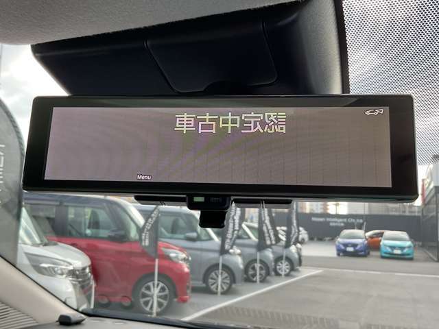 【インテリジェントルームミラー】　車両後方のカメラ映像がミラーに映るので、乗員や荷物が多くても安心♪夜間や悪天候の日でもクリアな映像で視界良好です◎
