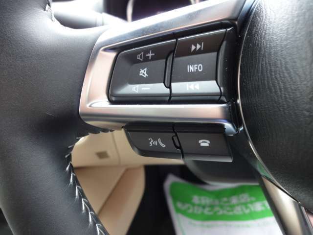 ステアリングリモコン付きで運転中でも手元でオーディオの操作が可能♪