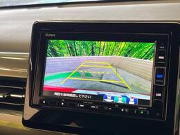 【バックカメラ】駐車時に後方がリアルタイム映像で確認できます。大型商業施設や立体駐車場での駐車時や、夜間のバック時に大活躍！運転スキルに関わらず、今や必須となった装備のひとつです！