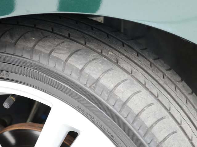 レッドインテリア/純正ナビ/フルセグ/Bluetooth/ETC/LEDヘットランプ/キ-レス/シートヒーター/エアバック/パワーステアリング/ABS/衝突安全ボディ/パワーウィンドウ/横滑り防止機能