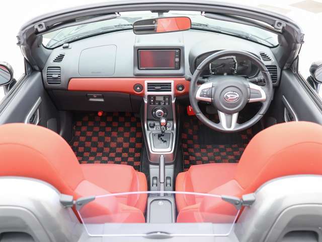 レッドインテリア/純正ナビ/フルセグ/Bluetooth/ETC/LEDヘットランプ/キ-レス/シートヒーター/エアバック/パワーステアリング/ABS/衝突安全ボディ/パワーウィンドウ/横滑り防止機能