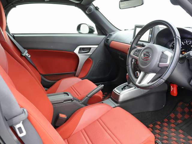 レッドインテリア/純正ナビ/フルセグ/Bluetooth/ETC/LEDヘットランプ/キ-レス/シートヒーター/エアバック/パワーステアリング/ABS/衝突安全ボディ/パワーウィンドウ/横滑り防止機能