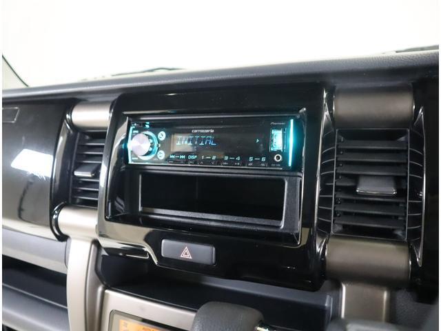 日常のドライブも楽しくしてくれるオーディオ搭載☆　AV機能：AM/FMラジオ・CD・USB・AUX