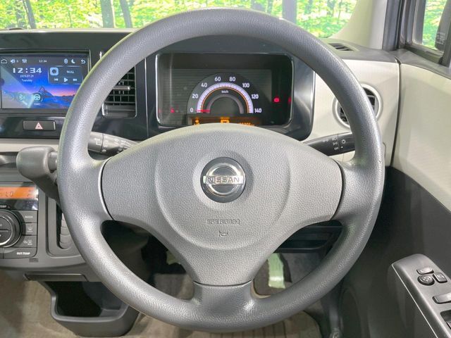 インテリアに合わせたデザインのステアリングは、運転される方のことも考え、運転しやすい形状、大きさです。是非一度、実際に触ってお確かめください。