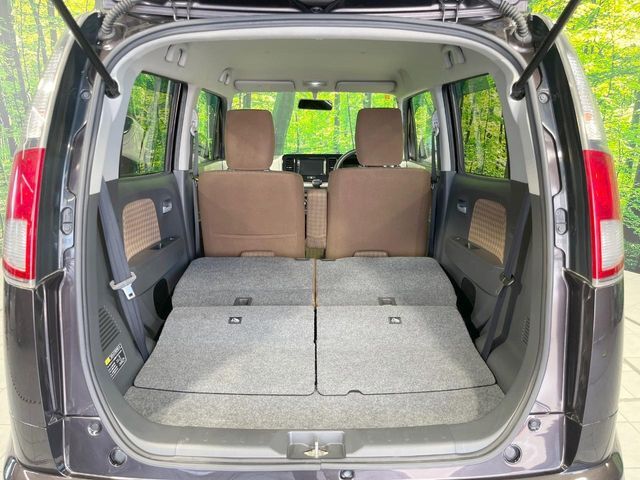 普段のお買い物や通勤、送迎等に十分な荷室スペースを確保しております。セカンドシートを倒すと、大きな荷物の積載も可能です♪