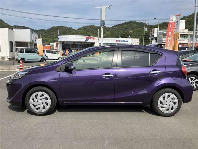 広々とした車内空間に優れた燃費性能。更にデザインも上質で人気のお車です！