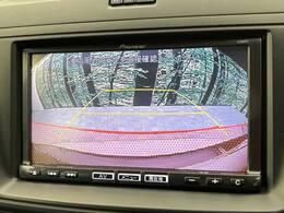 【バックカメラ】駐車時に後方がリアルタイム映像で確認できます。大型商業施設や立体駐車場での駐車時や、夜間のバック時に大活躍！運転スキルに関わらず、今や必須となった装備のひとつです！