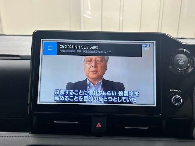 メーカーオプションの10.5インチディスプレイオーディオPlusが装備されております。コネクテッドナビ対応（車載ナビ有）・フルセグTV・DVD・CD・ブルートゥース・HDMI入力・ラジオ・ETC2.0車載器付