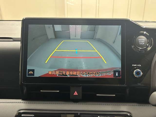 S-Zですので、バックガイドモニターが装備されております。