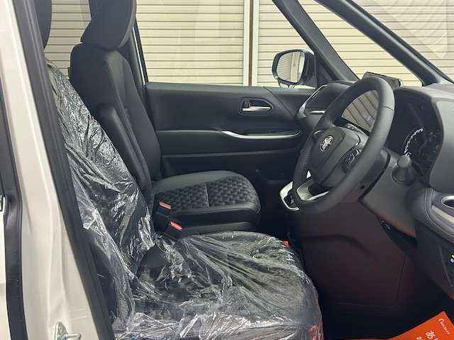 S-Zですのでシートヒーター（運転席・助手席）が装備されております。