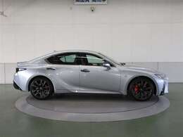 さらに、無料保証期間1年に安心をプラスする1年または2年、走行距離無制限のロングラン保証（有料）をお選び頂く事もできます。