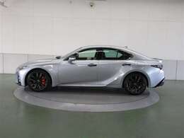 購入後の故障に対する不安も、1年間走行距離無制限の『ロングラン保証』で安心してお乗り頂くことができます。（対象外車種有）