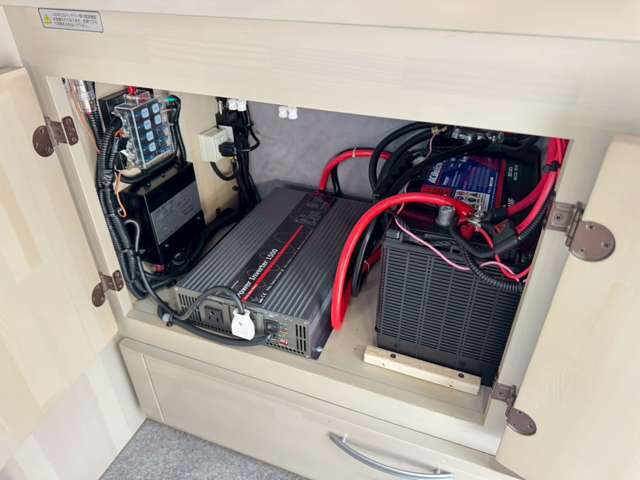 サブバッテリー　走行充電　外部充電・電源　1500Wインバーター