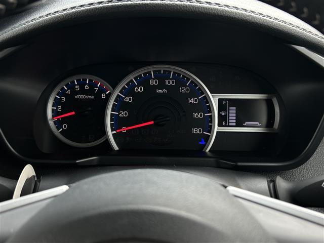 【スピードメーター】『スピードメーター』の画像になります。メーターがシンプルで見やすく運転しやすいですね！