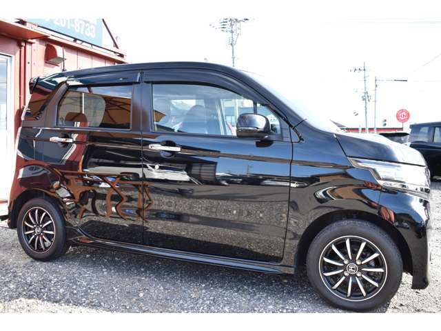 ブラックパールのボディも艶やかで状態良好でございます♪　☆全車ご納車前の整備では、エンジンオイル・オイルフィルター・ワイパーは無条件にて交換させて頂きます☆