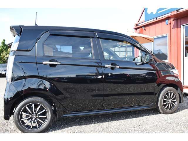 スマートキーで開錠施錠も楽々です♪　☆実車のご確認はいつでも大歓迎です♪事前にご連絡を頂けましたら、ご希望のお車をご用意してお待ちしております☆