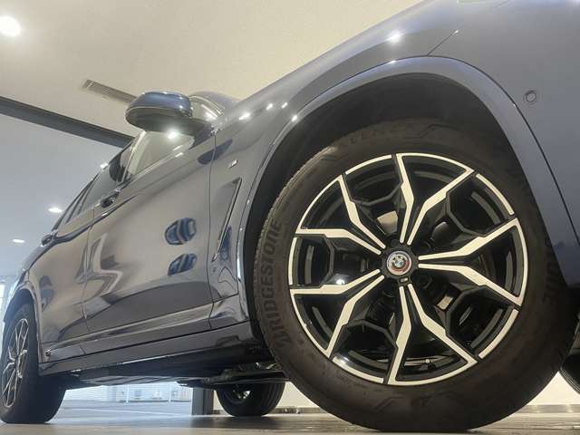 サービスにはドイツ本国と同様に教育と訓練を受け、BMWを知り尽くした「マイスター」が数多く在籍しております。360度による納車前点検整備で、お客様に安心と安全をお届けいたします。