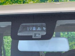 【スズキ　セーフティサポート】走行中に前方の車両等を認識し、衝突しそうな時は警報とブレーキで衝突回避と被害軽減をアシスト。より安全にドライブをお楽しみいただけます。
